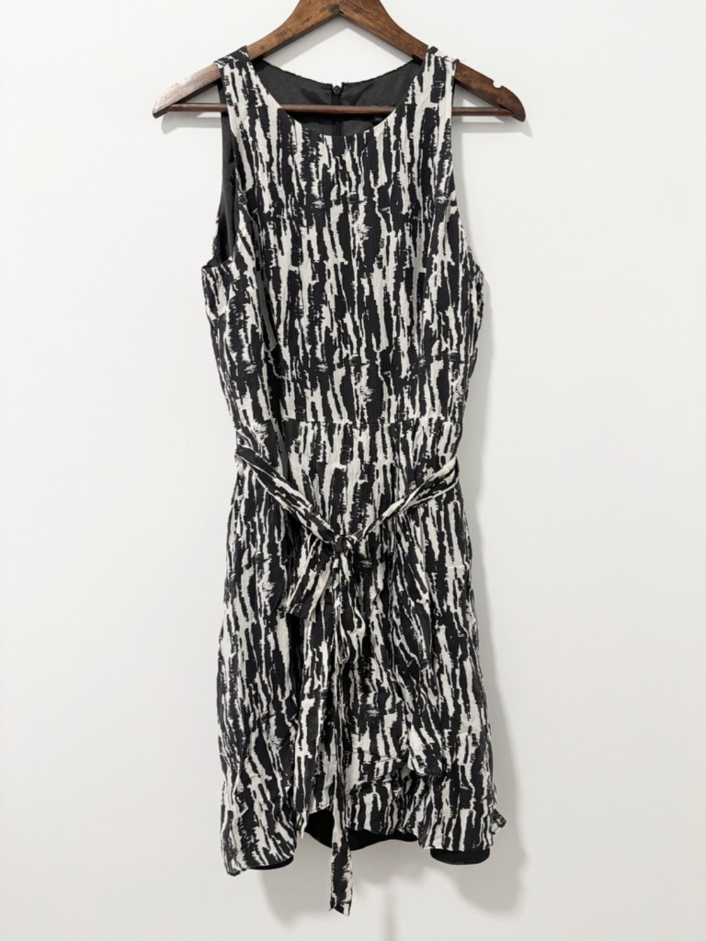 Ann Taylor Black & White Abstract Tie-Waist Midi Dress Womens Size 10 Sleeveless